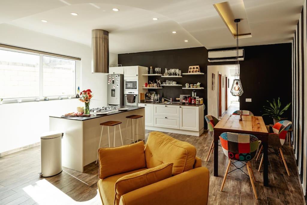 Apartamento Luxury Designer Penthouse With Private Jacuzzi Sliema Exterior foto