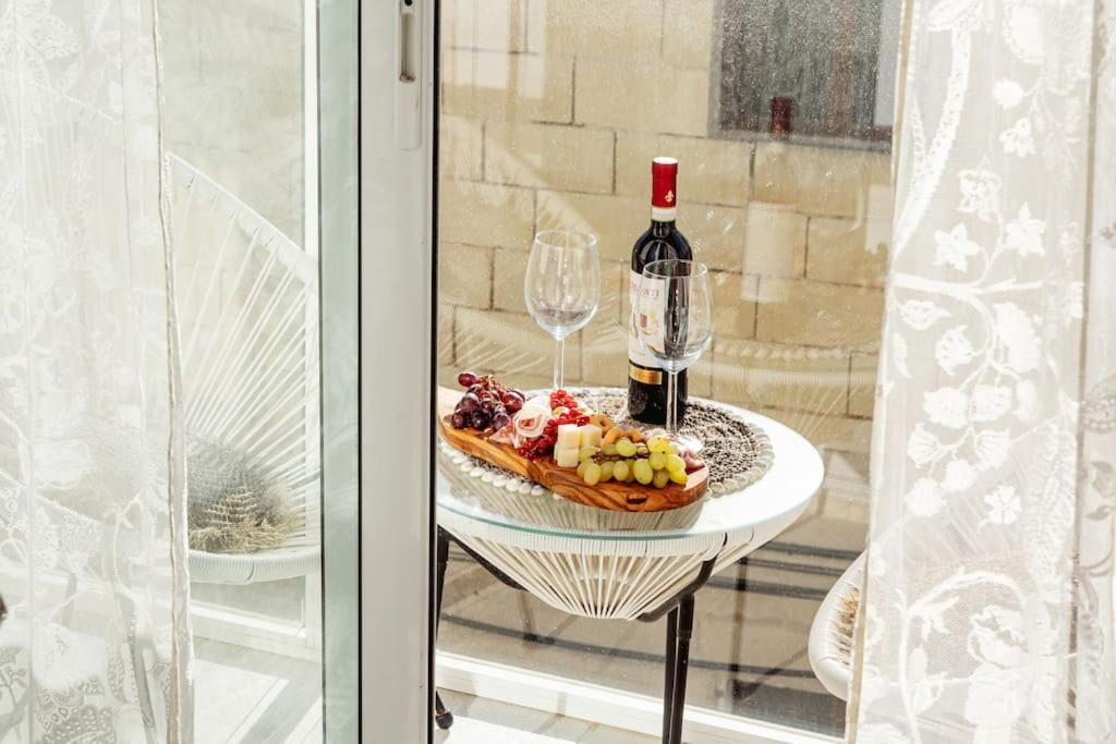 Apartamento Luxury Designer Penthouse With Private Jacuzzi Sliema Exterior foto