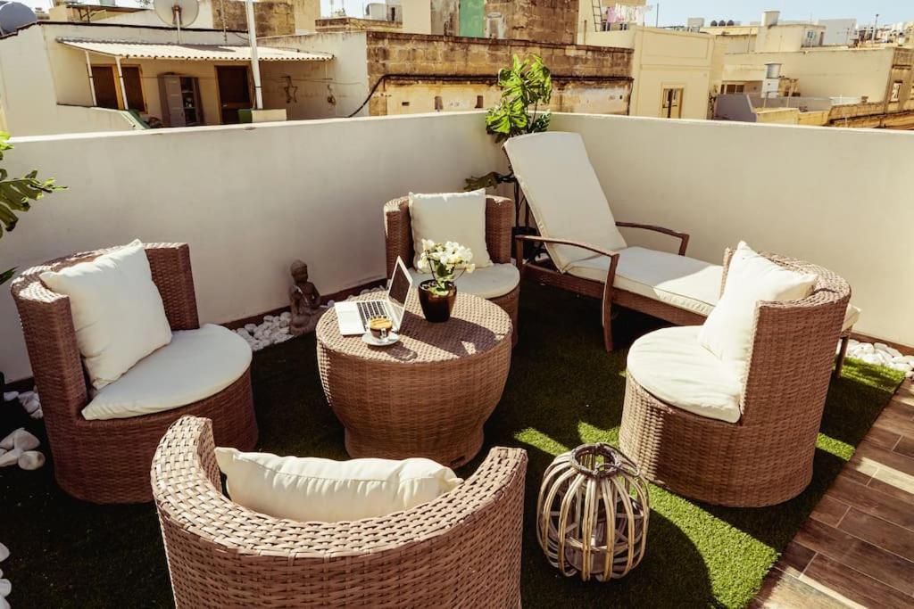 Apartamento Luxury Designer Penthouse With Private Jacuzzi Sliema Exterior foto